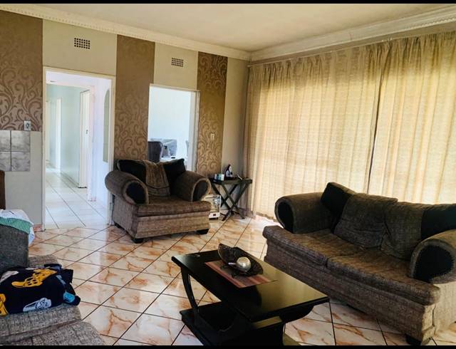 3 BEDROOM HOUSE FOR SALE IN VANDERBIJLPARK CE 3